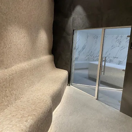 Woodside 431, - One Separate Bedroom 35m2- Free Parking & Apartmán *