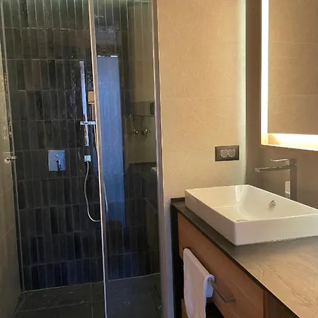 Woodside 431, - One Separate Bedroom 35m2- Free Parking & Apartmán Kopaonik