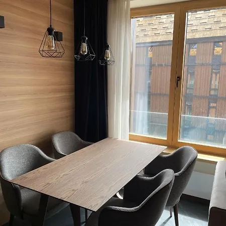 Woodside 431, - One Separate Bedroom 35m2- Free Parking &