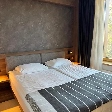 Woodside 431, - One Separate Bedroom 35m2- Free Parking & Apartmán *